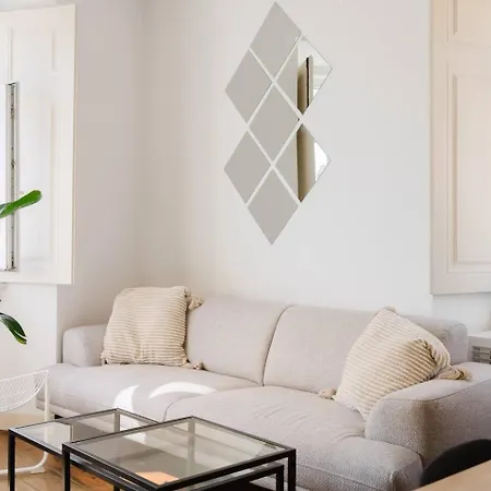 Scenic 4br With River Views Alfama Location *