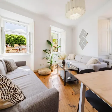 Scenic 4br With River Views Alfama Location *