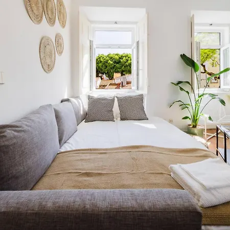 Scenic 4br With River Views Alfama Location *