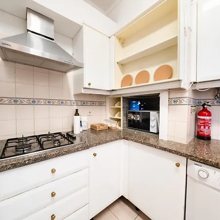 Scenic 4br With River Views Alfama Location