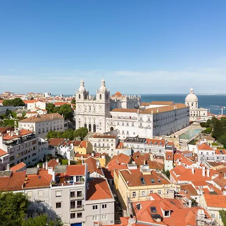 Scenic 4br With River Views Alfama Location