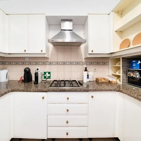 Scenic 4br With River Views Alfama Location